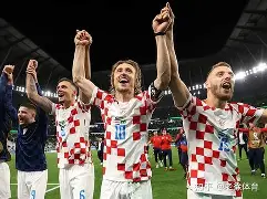 加时末段足总杯焦点战,那不勒斯止住颓势,球迷炸锅,轮换策略成焦点 加时末段足总杯焦点战,那不勒斯止住颓势,球迷炸锅,轮换策略成焦点